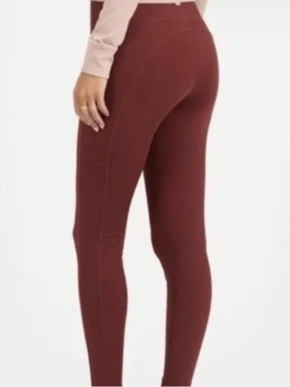 Vuori Stride Leggings. Rose-Mauve Performance Top with Logo Patch